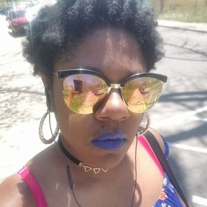 Meet your Posher, Elise